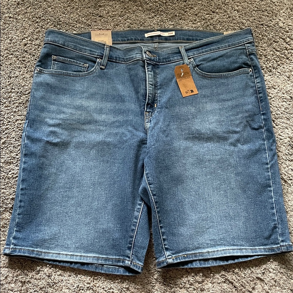 NWT Levi’s Shorts - Picture 2 of 3